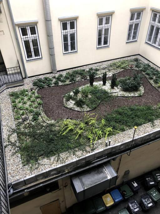 Renovated And Spacious Two-Bedroom Condo In Budapest Exterior photo